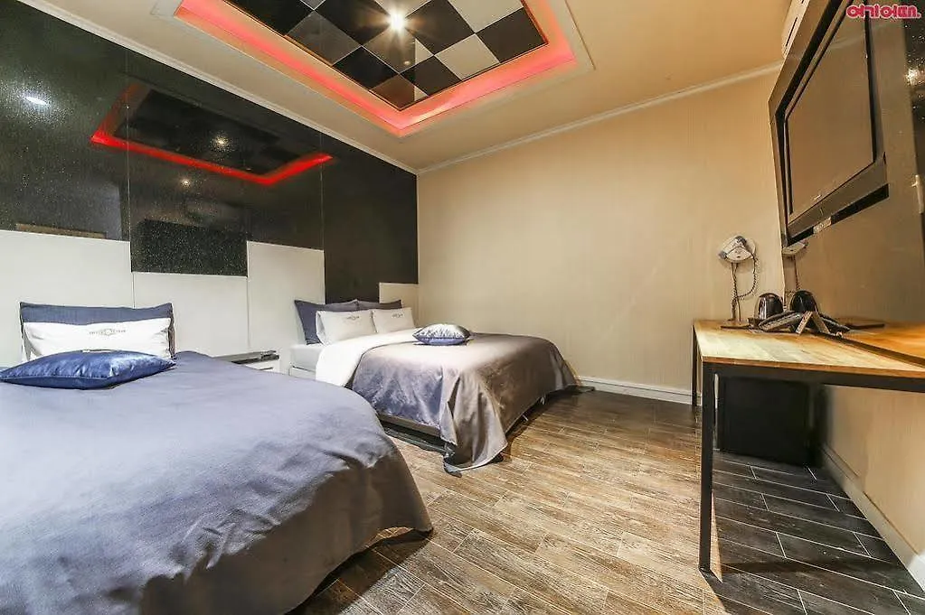 Hotel Praha Bucheon 2*,